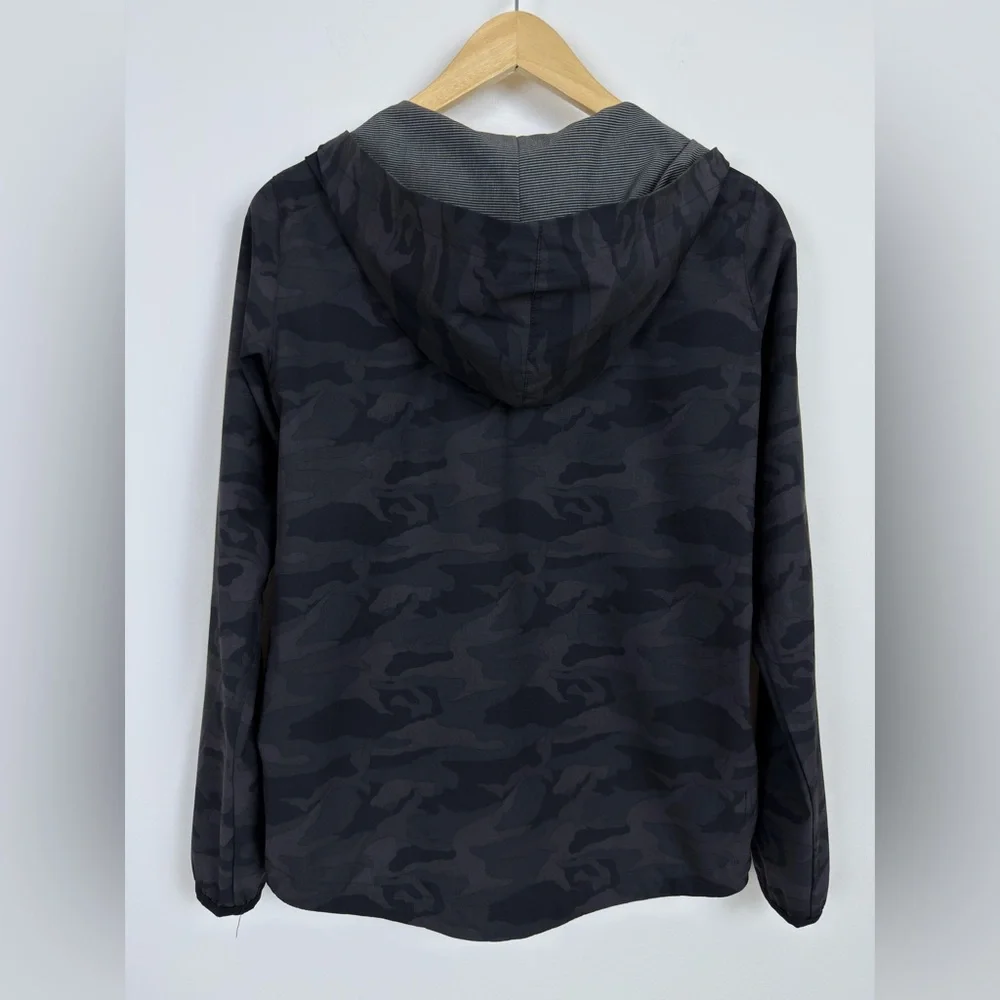 Vuori Camo Hooded Jacket VW501 Black Camo Full Zip Lightweight XS - Picture 5 of 9